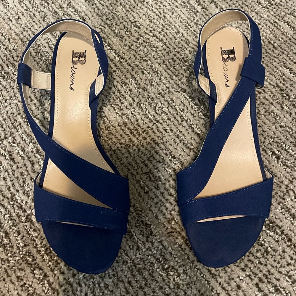 Browns Navy Heels like new